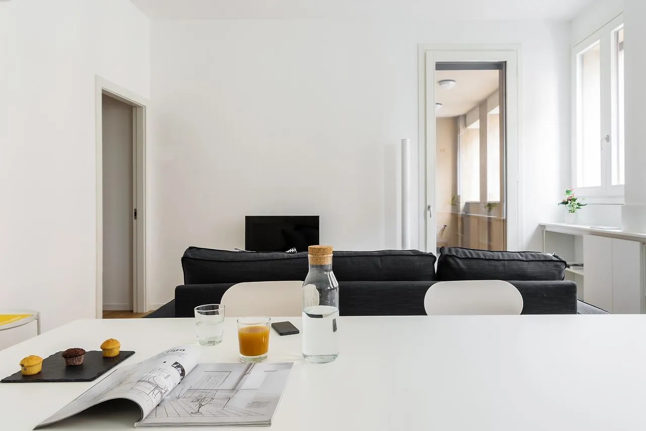 Altido Lovely 1-Bed Flat With Balcony & Free Parking Milan Apartment