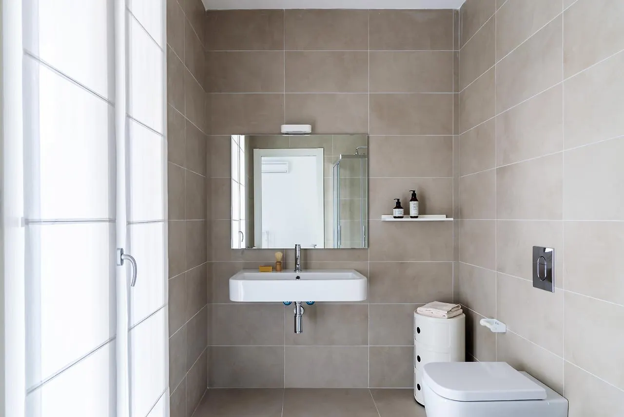 Altido Lovely 1-Bed Flat With Balcony & Free Parking Milan Apartment